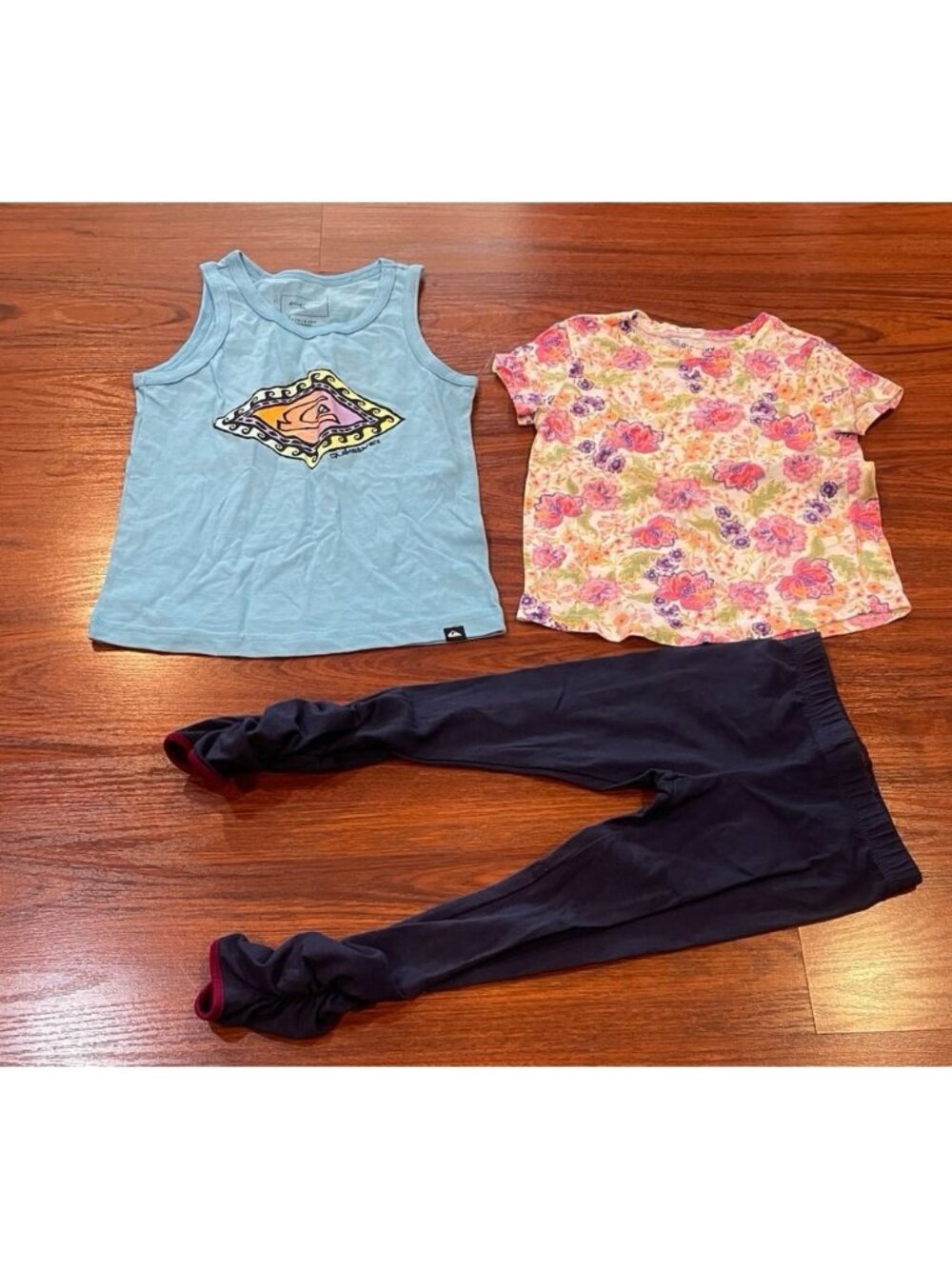 MÚLTIPLES BRANDS LOT OF 1 SHIRT 1 LEGGINGS AND 1 TANK TOP T4